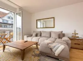 KAYA Zurich Apartment 4A - Downtown 2BR Apt with Balcony