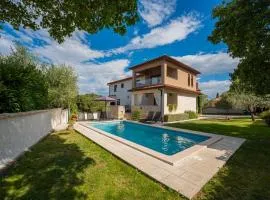 Villa Tina in Pinezići (Haus für 10 Personen)
