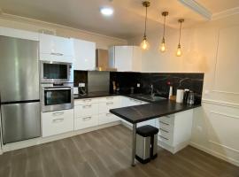 2 Bedroom Apartments, hotel in Livry-Gargan