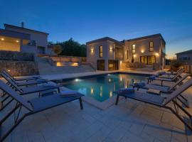 Stunning Home In Vrh With Sauna, ξενοδοχείο σε Vrh