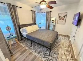 Foodie Lovers Walkable Mills50 - Sleeps 10 - Near Airport