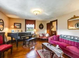 6 Mi to Hickory Run Park Victorian Home with Porch