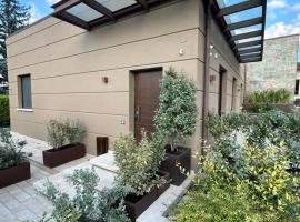 Paradise House, hotel in Luco dei Marsi