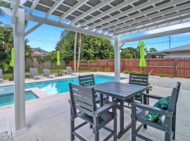Little Beach House w/ POOL&SPA - 5 minutes to Vanderbilt Beach (Pet Friendly)
