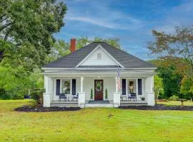 1925 Vintage Farmhouse Close to Everything