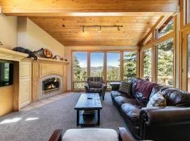 Eagles Nest by Tahoe Getaways - Pet Friendly with Hot Tub, Pool Table & Shuttle to Slopes