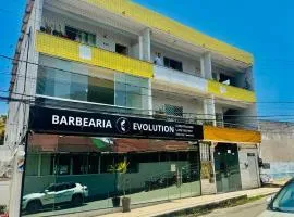 Suite climatizada em Ap compartilhado na ponta da areia