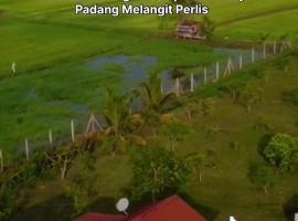 Aziqa Homestay Chalet With Pool, hotel com piscinas em Alor Tampang