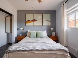 Spring Escape 1BR by UA DT Just 2 Min to Banner, hotel i Tucson