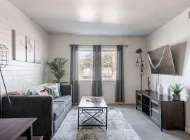 2BR 6 Min to UofA BBQ, Sunshine & Cozy Vibes!