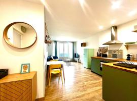 Les quais, Vue fleuve, Proche Gare & Parking Privé, hotel in Saint-Martin-le-Vinoux