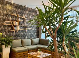 Kyriad Paris 18 - Porte de Clignancourt - Montmartre, hotel di Paris