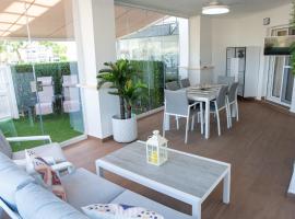 APARTAMENTO PREMIUM EN PLANTA BAJA EN LA TORRE GOLF RESORT CON GRAN TERRAZA ACRISTALADA, PISCINA CON JACUZZi Y VISTAS AL GOLF, khách sạn ở Roldán