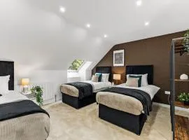 Lovely Nottingham Abode - Sleeps 15 - Parking