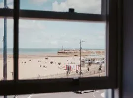 The Sunset Apartment - Margate Beach - By Goldex Coastal Breaks