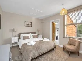 Delightful 10 St Martins - 2 bed, 2 bathroom with parking available