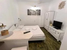 FLH - Chic Studio in Old Town