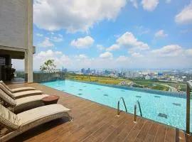 Sky Pool Luxury Suite