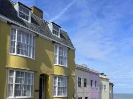 Georgian home on the beach great for families !