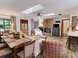 Lakefront Emerald Point Wfirepit & Kayaks, hotel v destinaci Shreveport