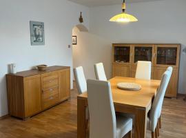 Apartmán s venkovním bazénem Zlonice, hotel v destinaci Zlonice