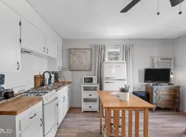 Southern Pearl Waterfront Charm -Kayaks & Canoes