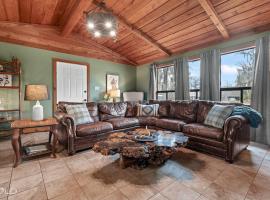 Moss Stone Lodge Private Dock Access, Kayaks, hotel i Karnack