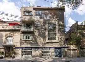 Deco House with Park View Rooftop