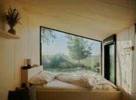 Raus Tiny House auf dem Land mit Hoftieren und Sauna