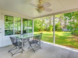 4 Mi to Beach Family-Friendly Home in Navarre, hotel in Navarre