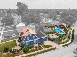 Luxury Oasis Heated Pool, Hot Tub, BBQ, luxury hotel in Omaha