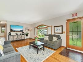 Cottage Grove Haven, Spacious 4-Bed, 3 Baths Retreat, villa in Cottage Grove