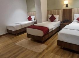the heerapark hotel, hotel v destinaci Gādarwāra