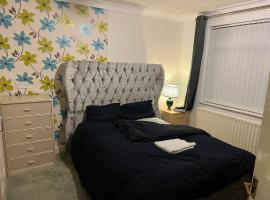Jakes en suite room near James cook, hotel v destinaci Middlesbrough