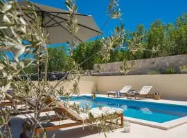 Unique Villa Pietra with heated private pool