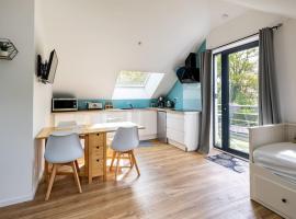 Nuaillé superbe logement neuf au bord de la forêt, Hotel in Nuaillé
