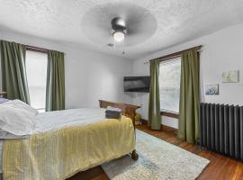 Luxury Midtown Home with Historic Charm, hotel in Omaha