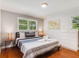 Atlanta Villa Retreat - 5BR - Sleeps 14, hotel i Decatur