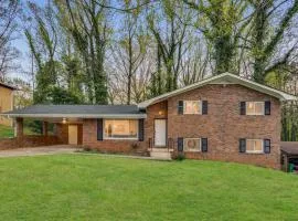 Spacious Decatur Home Sleeps 12, Work-Ready