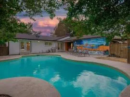Your Modern and Bright Home w Private Pool