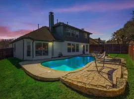 Pearl White Dream Home With Private Pool & Theatre