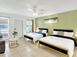 Hollywood Beach Escapade Studio with Free Parking