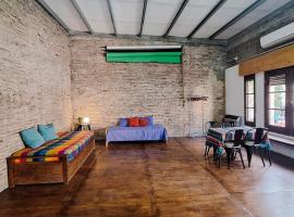Loft amplio y luminoso con cochera, hotel v destinaci Rosario