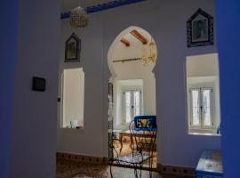 Authentic Dual Terrace house, hotel v destinaci Šafšawán