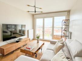 10 Minutes From Paris - Stunning Views - Scandi Zen Paris, hotel i La Garenne-Colombes