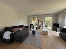 Gîte Contemporain au Cœur du Village avec Jardin et Climatisation - FR-1-489-551