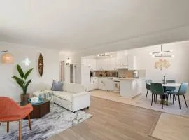 Charming 2Bedroom 1Bathroom with Breathtaking Mountain, Sunset and Ocean Views