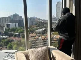 Spacious 2BR APT Near Sandton City -No Loadshedding