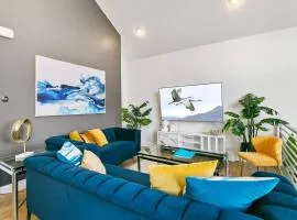 Bright 2BD 2BA Home 15 Mins to Downtown
