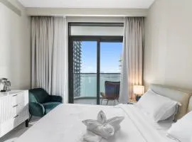 Seaside Lux Retreat 2-BR Private Beach